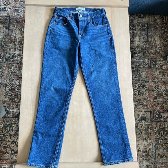 Women’s Abercrombie Curve Love The 90’s Straight Mid Rise Jeans - Picture 3 of 11